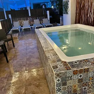 https://hostel-casa-de-luz-playa-del-carmen.quintano-roohotels.com