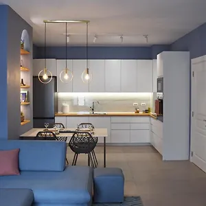 Vibrant , تيرانا ألبانيا